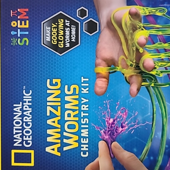 National Geographic Amazing Worms Chemistry Set - Picture 3 of 5